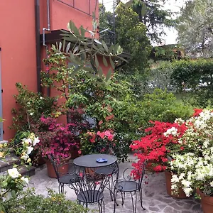 לינה וארוחת בוקר La Dimora Del Garda, סירמיונה